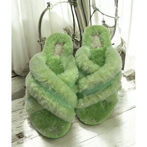 UGG  Lime Green Scuffita Crossband Fluffy Indoor Outdoor‎ Slippers Size 8